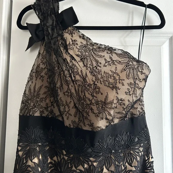 Valentino Black Lace One-Shoulder Gown - Picture 3 of 10